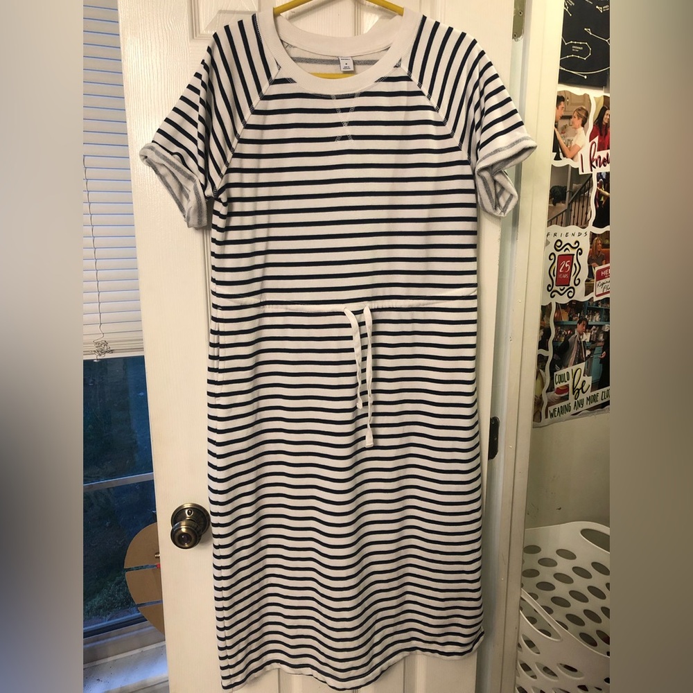 Old Navy size medium striped dress w/ drawstring and pockets